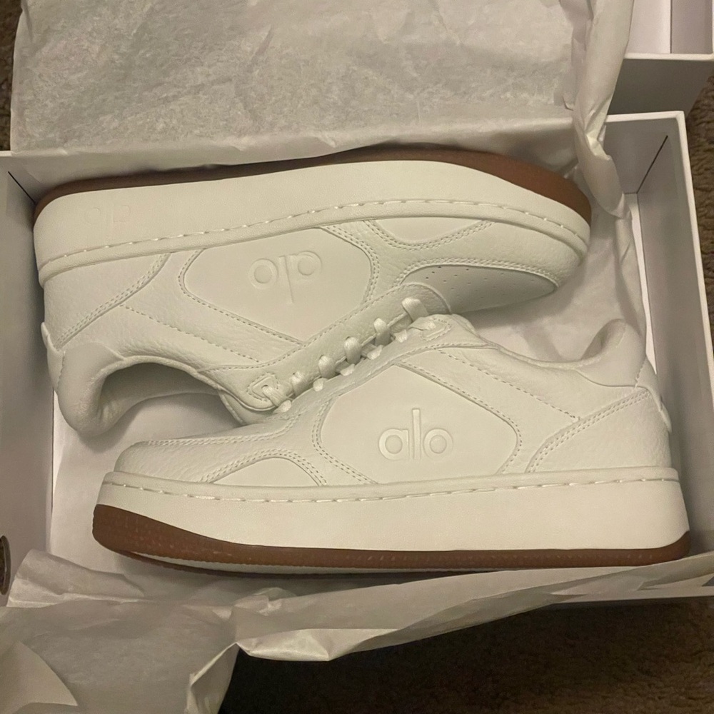 Alo Yoga Recovery Mode Sneakers – Natural White/Gum – Size 7 – New In Box